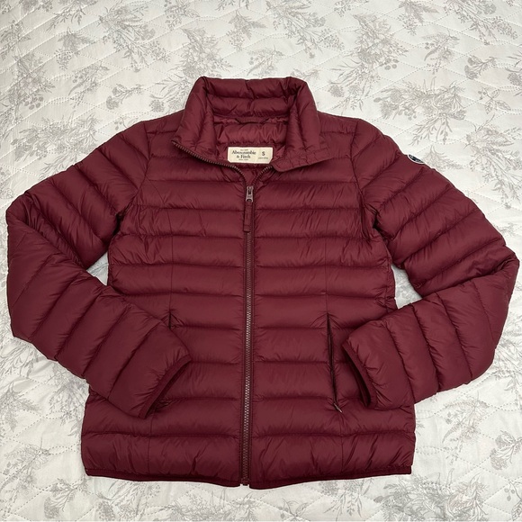 Abercrombie & Fitch Jackets & Blazers - Abercrombie & Fitch Burgundy Puffer Jacket